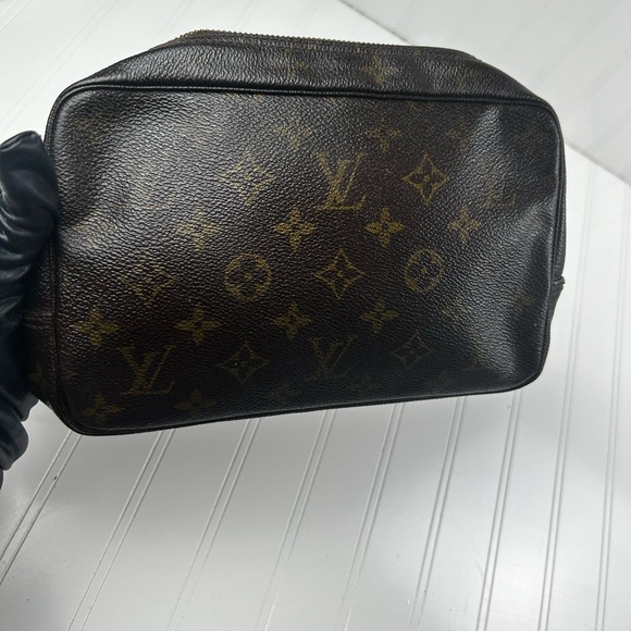 Louis Vuitton Trousse 23 Unisex
Brown Monogram canvas Cosmetic Bag - Picture 5 of 14